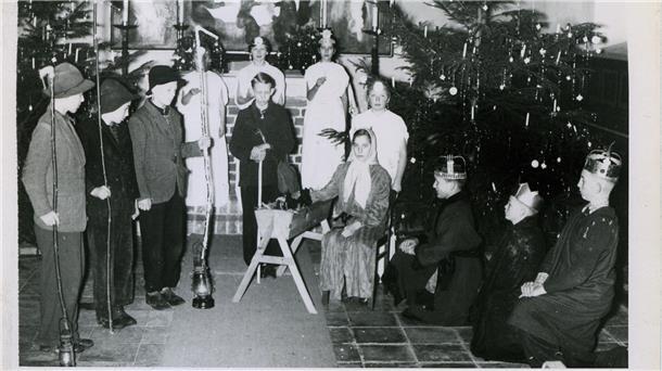 Advent und Weihnachten sind ohne Feiern nur halb so schön Weihnachten mit Krippenspiel in der Kirche Abbehausen 1954.