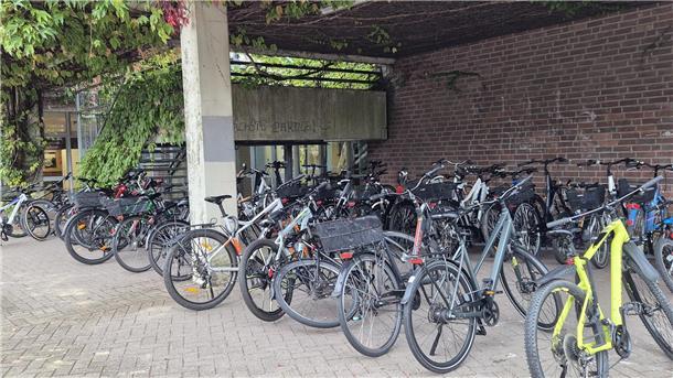  Fahrradständer vor dem St.-Viti-Gymnasium 