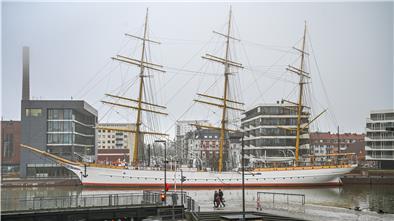 Die "Schulschiff Deutschland" im Neuen Hafen von Bremerhaven.