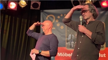 Weitblick gefragt: Bremervördes Bürgermeister Michael Hannebacher und Andreas von Glahn (Geschäftsleitung) warben gemeinsam für den Blick über den eigenen Tellerrand und wagten einen Blick zum Horizont, auf die zukünftigen Herausforderungen.