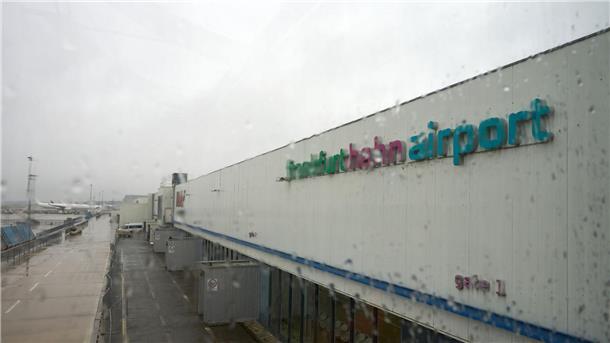 Verkaufspoker um Flughafen Hahn schlägt hohe Wellen Welcher Investor bekommt den Zuschlag für den insolventen Flughafen Hahn im Hunsrück?