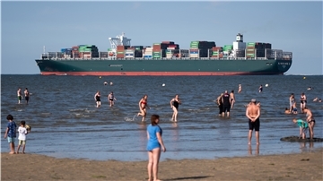 Weltschifffahrtsweg und Strandleben: Aus Sicht der Experten liegt Cuxhaven sowohl an der Elbe als auch an der Nordsee.