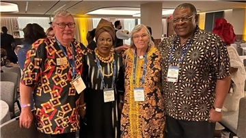 Weltweite Seervice-Organisation: Hans-Günther Gellersen (links) und seine Ehefrau Evelyn (3. von links) mit den Rotary-International Direktoren Maria aus Nigeria und Patrick aus Sambia auf der Rotary-Convention in Houston.