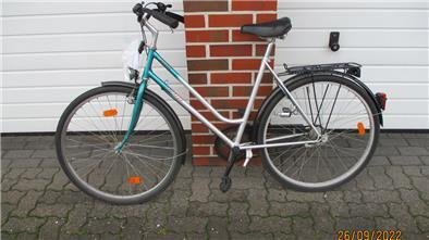 Polizei bittet um Mithilfe: Wem gehört dieses Fahrrad? Wem gehört dieses gestohlene Damenrad?