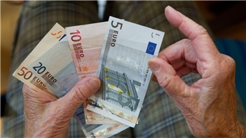 Wenig Geld im Alter? Davor fürchten sich viele Menschen.