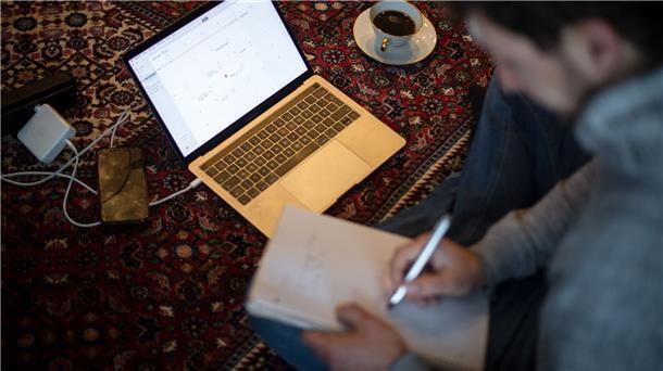 Umfrage: Lust am Arbeiten schwindet Wenig Lust auf Arbeit: So geht es laut einer neuen Umfrage einer steigenden Zahl von Menschen in Deutschland.