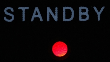 Wenn dieses Lämpchen an einem ihrer abgeschalteten Elektrogeräte leuchtet, zieht es weiterhin Strom.
