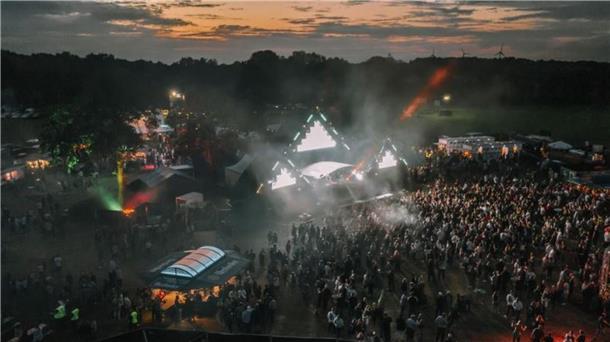 Heiße Party: „Die Heide brennt“ auch 2023 in Donnern Wenn es dunkel wird beim „Die Heide brennt“, kommt so richtig Stimmung auf.