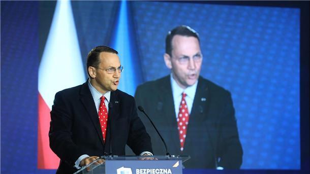 „Wenn man ankündigt, 100 Milliarden für Verteidigung auszugeben, würde ich erwarten, dass bis heute mehr von diesem Geld ausgegeben wird“, sagt Radoslaw Sikorski.