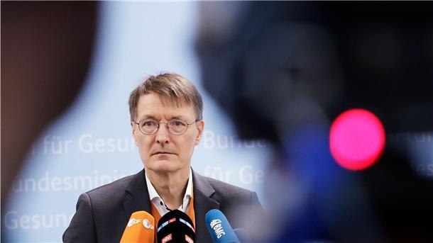 Kliniksterben: Lauterbach kritisiert Unionsländer „Wenn wir dieses Gesetz nicht durchgesetzt bekommen, dann ist ein Krankenhaussterben in Deutschland in großen Teilen schwer abwendbar“: Karl Lauterbach.