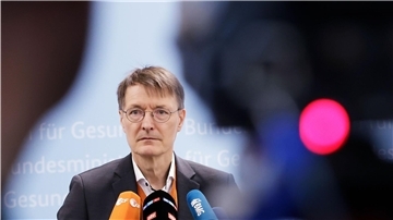 „Wenn wir dieses Gesetz nicht durchgesetzt bekommen, dann ist ein Krankenhaussterben in Deutschland in großen Teilen schwer abwendbar“: Karl Lauterbach.