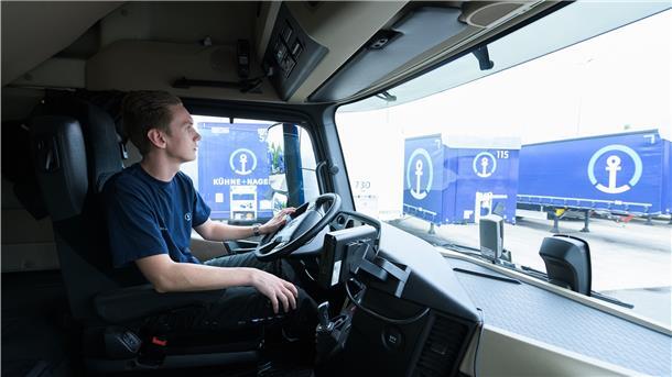 Wer Berufskraftfahrer wird, hat einen sicheren Arbeitsplatz. Stimmt aber auch das Gehalt? Darüber wird verstärkt diskutiert.