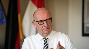 „Wer die Sensibilität für die Menschen verliert, (...) der darf sich nicht wundern, wenn sich die Leute von den etablierten Parteien abwenden“: Brandenburgs Ministerpräsident Dietmar Woidke.