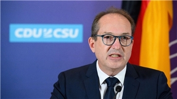 „Wer gegen Israel hetzt, soll mit mindestens sechs Monaten Haft rechnen müssen“: Alexander Dobrindt.