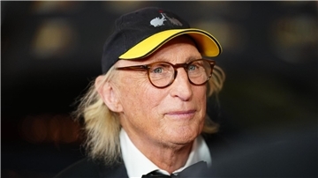 Wer hätte das gedacht: Otto Waalkes‘ „Friesenjung“ führt die Offiziellen Deutschen Single-Charts an.