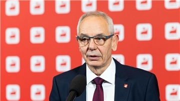 „Wer hier verdient, muss auch hier beitragen“: Michael Vassiliadis.