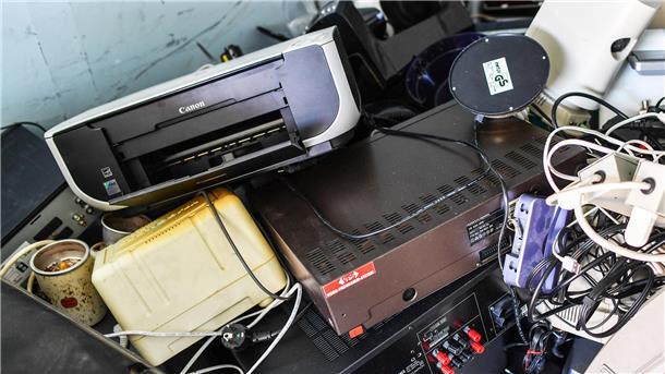 Wer im Landkreis Rotenburg wohnt, kann bei der Entsorgung von Elektroschrott auf mehrere legale Möglichkeiten zugreifen. Illegale Sammlungen sollte man jedenfalls meiden, rät die Verwaltung.