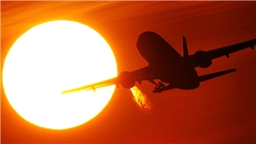 Wer in Richtung Sonnenziele fliegen möchte, der sollte sich angesichts der dynamischen Corona-Lage vorher gut über die jeweiligen Einreisebestimmungen des Zielortes informieren.