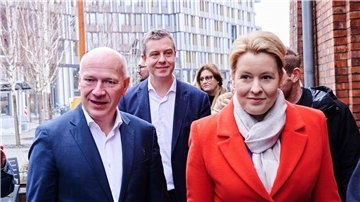 Wer regiert mit wem? CDU-Spitzenkandidat Kai Wegner (l) und Berlins Regierende Bürgermeinsterin Franziska Giffey (SPD) sondieren.