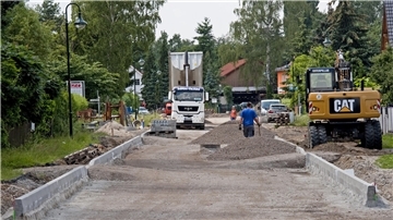 Das Foto zeigt einen Straßenausbau. 