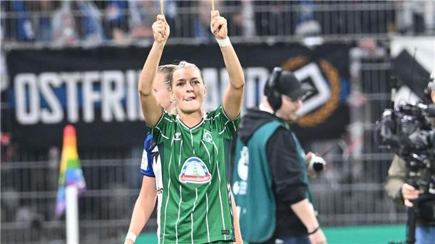 Werder-Spielerin entschuldigt sich für Anti-HSV-Plakat Werder-Spielerin Medina Desic hat sich öffentlich für diese Plakataktion nach dem Derby gegen den HSV entschuldigt.