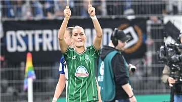 Werder-Spielerin Medina Desic hat sich öffentlich für diese Plakataktion nach dem Derby gegen den HSV entschuldigt.