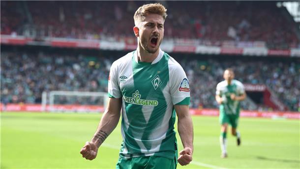 Werders Romano Schmid jubelt über sein Tor zum 1:1.