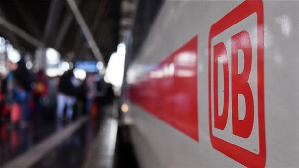 Wichtige Kabel sollen in Berlin und in Nordrhein-Westfalen durchtrennt worden sein.