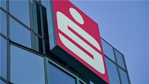 Sparkassen-Chef rät zu langfristigen Anlagen statt Tagesgeld Wie am besten Geld anlegen? Der Sparkassen-Chef hat eine klare Meinung.