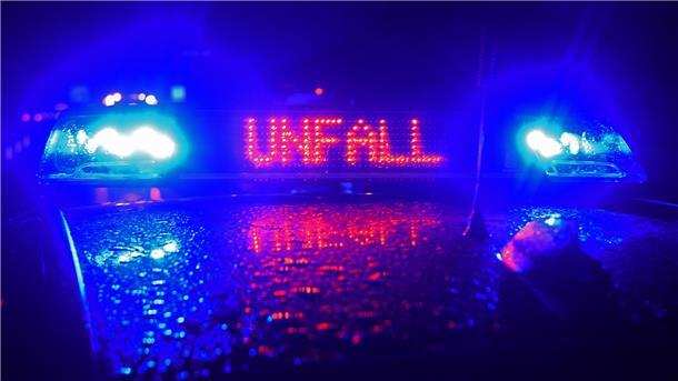 Wie die Polizei feststellte, stand der junge Mann bei dem Unfall unter Alkoholeinfluss.