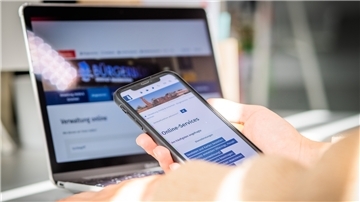 Wie gut können die Bürger die Angebote der Verwaltung digital nutzen? Auch das wurde beim Smart City Index ausgewertet. Er bewertet den digitalen Fortschritt von Großstädten. Bremerhavens Verwaltung landete dabei nur auf Platz 75, ingesamt liegt die Stadt auf Platz 80. Das ist der vorletzte Platz in diesem Ranking.