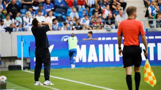 Trainer-Showdown in Nürnberg: Klose kontra Hecking Wieder nichts: Ein frustrierter Miroslav Klose in Karlsruhe.
