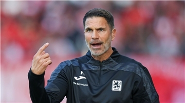 Wieder nichts: Patrick Glöckner verliert mit dem TSV 1860 München auch in Aue. (Archivbild)