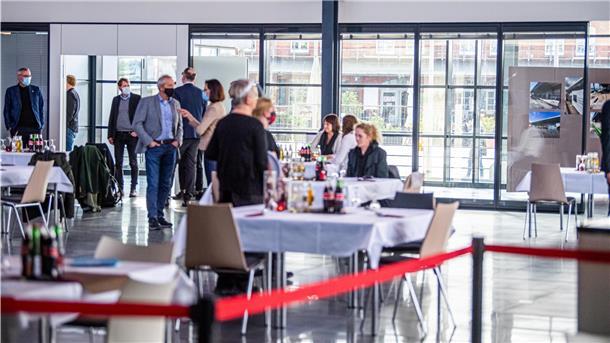 Wiedereröffnung des Fischbahnhofs nach Modernisierungs- und Erweiterungsarbeiten. Im Bild: Die modernisierte Tagungshalle. Foto: Hartmann