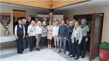 Wiedersehen nach 50 Jahren: die ehemaligen Schülerinnen und Schüler der Klasse 10c.