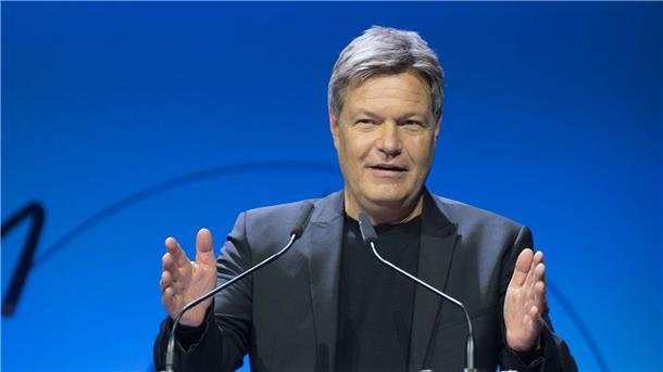 1.000 Euro für Ladestrom - Habeck will E-Autos fördern Will die Nachfrage nach Elektroautos ankurbeln: Minister Habeck.