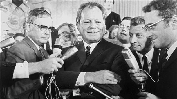 Willy Brandt stellte 1969 in seiner ersten Regierungserklärung die Absenkung des Volljährigkeitsalters in Aussicht. (Archivbild)