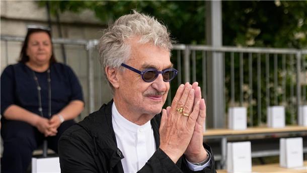 Wim Wenders gehört zu den hochkarätigen Gästen der Chanel-Show.