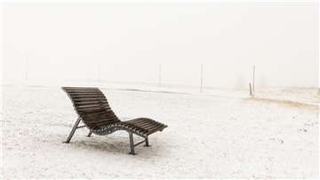 Wintereinbruch auf dem Feldberg: Schnee, Nebel und Wind in Baden-Württemberg