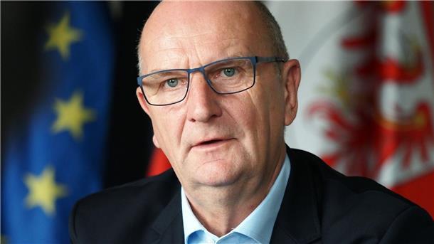 Woidke will Sachleistungen für Flüchtlinge „Wir brauchen eine gemeinsame Kraftanstrengung, um in der Migrationsfrage endlich Lösungen zu finden“, sagt Brandenburgs Ministerpräsident Dietmar Woidke (SPD).