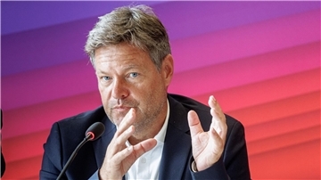 „Wir brauchen für Offshore die Konverter“:  Bundeswirtschaftsminister Robert Habeck bei der der Messe „Husum Wind“.