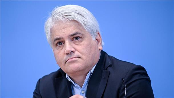 Internationaler Roma-Tag: Antiziganismus angeprangert „Wir ehren die Toten und entehren am nächsten Tag die Lebenden“: der Antiziganismusbeauftragte Mehmet Daimagüler.