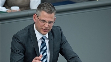 „Wir erwarten mindestens, dass die Nennung meiner Person und der CDU/CSU-Bundestagsfraktion in Zusammenhang mit Muslimfeindlichkeit vollständig unterbleibt“: Christoph de Vries.