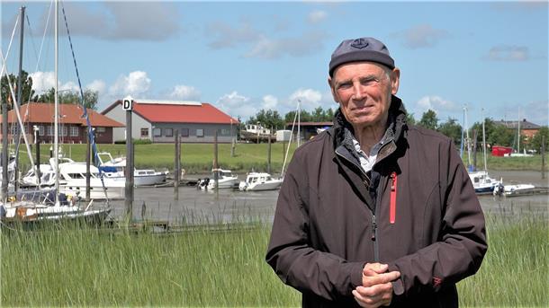 Warum Gerhard Bruns für den Hafen von Fedderwardersiel kämpft „Wir haben alle gemeinsam erreicht, dass hier im Fedderwardersieler Hafen gebaggert wird“, sagt der Burhaver Gerhard Bruns.