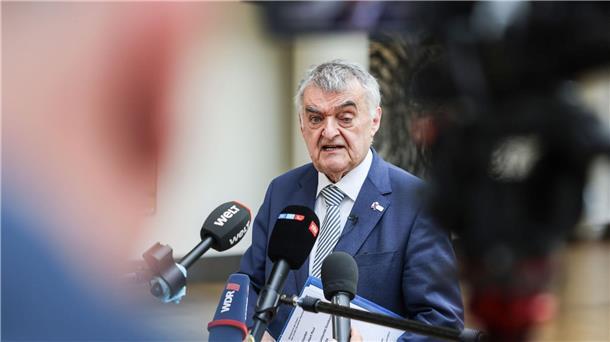 „Wir haben das komplette Vermögen dieser Organisation beschlagnahmt“: NRW-Innenminister Herbert Reul.