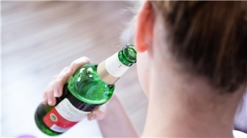 „Wir haben ein dickes Problem beim Alkoholkonsum“, sagt der Suchtbeauftragte der Bundesregierung, Burkhard Blienert.