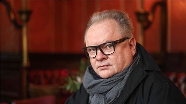 „Wir leben in angestrengten, finsteren Zeiten“, sagte der Deutschrocker, der auf eine mehr als 40-jährige Bühnenkarriere zurückblickt.