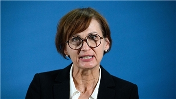 „Wir müssen endlich an die strukturellen Probleme ran. Das wird nur mit einer neuen Form und Kultur der Zusammenarbeit mit allen Beteiligten gehen. Wir müssen ein Team Bildung aufstellen, statt mit dem Finger auf andere zu zeigen“, sagt Bettina Stark-Watzinger (FDP).