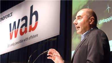 „Wir werden uns noch mal über den Offshore-Terminal in Bremerhaven unterhalten müssen“, meinte Philippe Kavafyan, Geschäftsführer von MHI Vestas Offshore Wind während der Windforce.