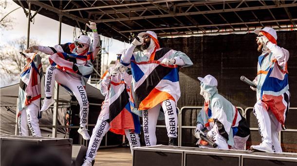 „Wir wollen keine Nazis und keine AfD“, skandierte die Hamburger Band Deichkind bei ihrem Auftritt.